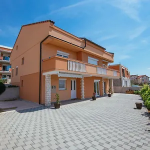Nara Homes Apartman Sveti Filip i Jakov